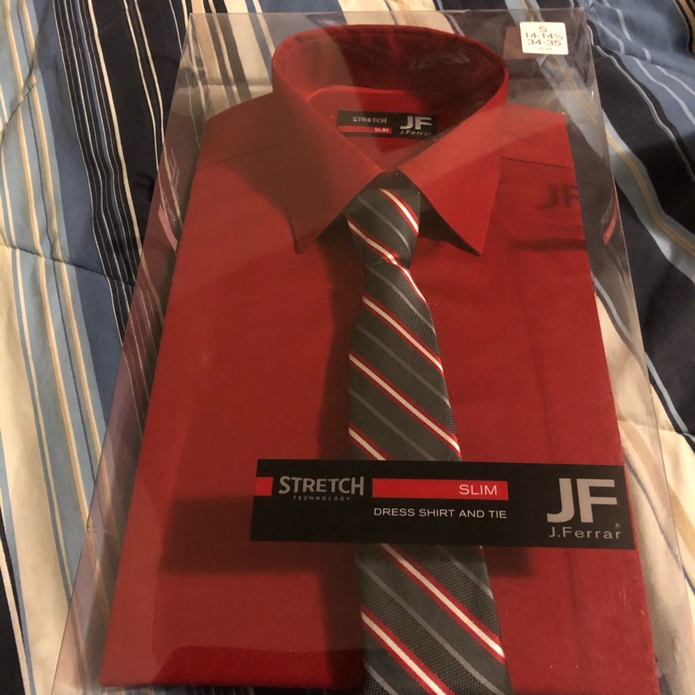 NEW Men’s slim dress shirt and matching tie.